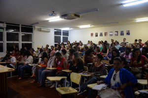 Plateia na Faculdade de Educação durante Seminário Corpo, Cultura e Lazer.  [Foto: Virgínia Andrade]