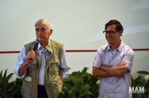 Isaías Neto ao lado do diretor do MAM, Marcelo Rezende. [Foto Lara Carvalho]
