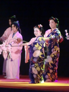 Dançarinos durante o festival Bon Odori. Foto: Gustavo Salgado