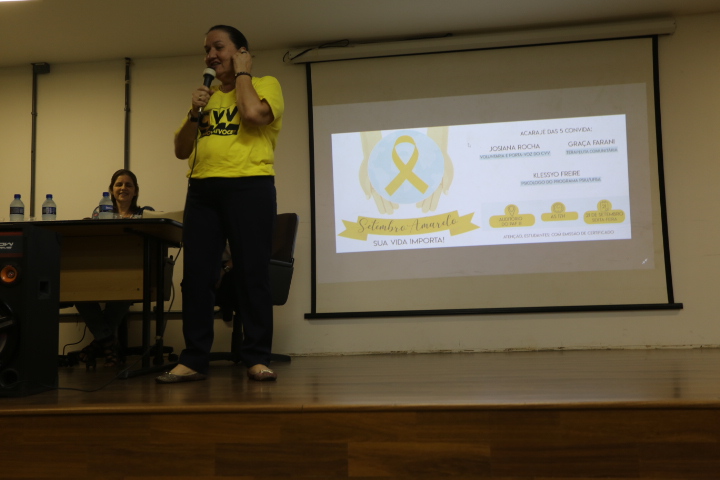 Josiana, representante do CVV, participou de evento no IHAC (Foto: Lua Gama)
