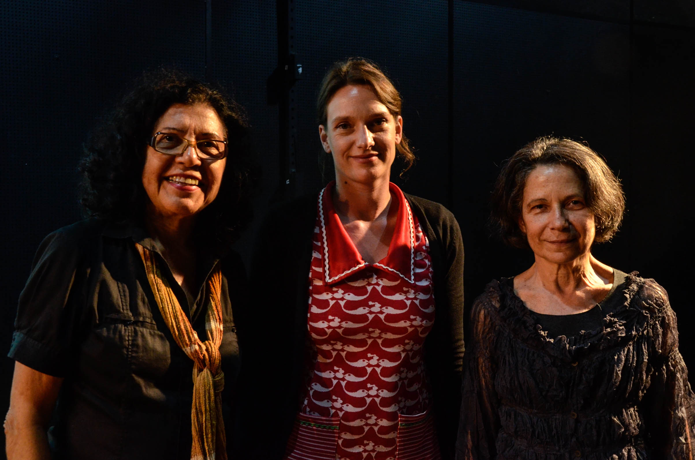 A idealizadora do Conexão Dança Alemha-Bahia, Carmen Paternostro, ao lado das palestrantes Yvonne Hardt e Helena Katz, jornalista e professora da PUC-SP.
Foto: Virgínia Andrade