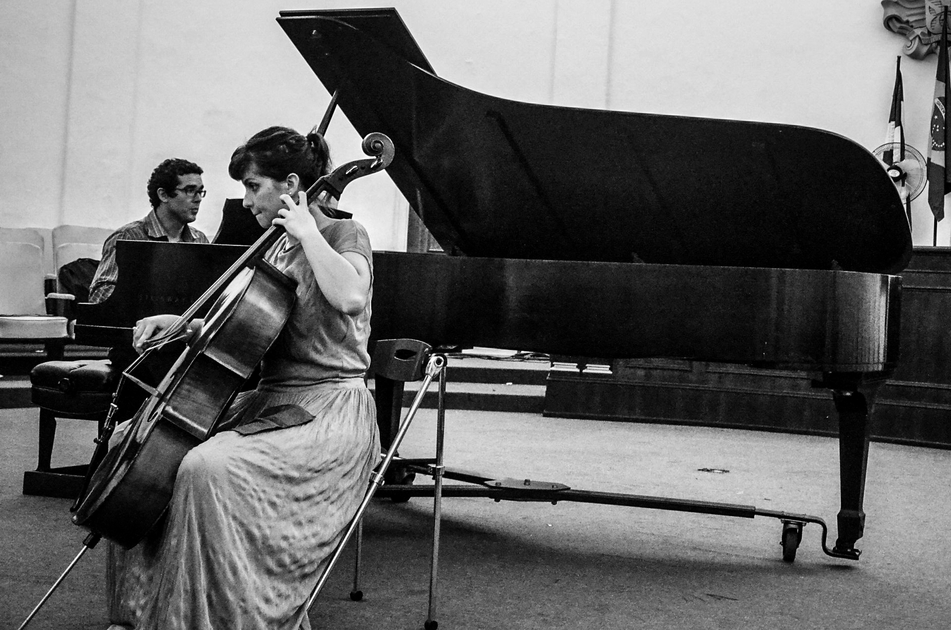 Fernanda e o maestro Saulo Gama Foto: Dudu Assunção