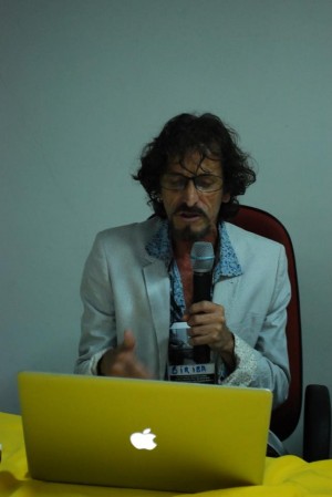 578777_411545348857290_52792638_n