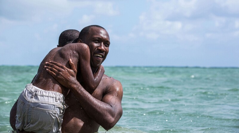 Mahershala Ali interpeta o cubano Ruan, em Moonlight. Imagem: Reprodução.