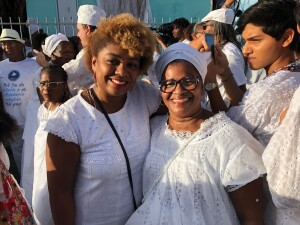 Renata Dias e Ialorixá Valnízia Ayrá na Caminhada do Povo Santo 