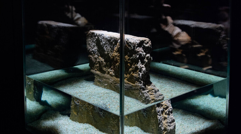 Play_Salvador_-_Obra_gua_Fssil_n1_Uma_Releitura_de_Theaomai_-_obra_indita_para_a_exposio_-_artista_Las_Machado