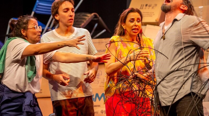 Foto Revolta dos Pinguins Diney Araújo