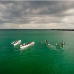 Próximo ao encerramento do verão, ‘canoagem havaiana’ aquece turismo náutico e experiências wellness nas orlas de Salvador