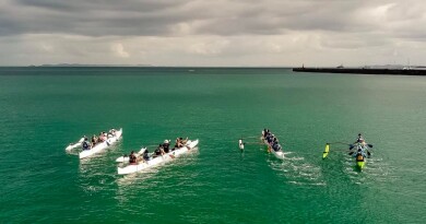 Próximo ao encerramento do verão, ‘canoagem havaiana’ aquece turismo náutico e experiências wellness nas orlas de Salvador