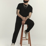 Tiago Santineli leva humor ácido e provocador ao palco com o solo “Anticristo” em Salvador