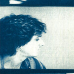 João Denovaro estreia show solo com experiência sensorial no Teatro Gamboa