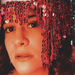 Julinha volta com “Bregas que você quase esqueceu” em clima de São João na Casa da Mãe