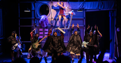 Grupos nordestinos Clowns de Shakespeare e Magiluth  levam à Salvador “CÃO” em temporada no CineTeatro 2 de Julho