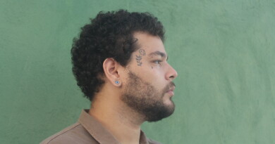 Rapper Baiano Cabeça de Chuva lança o álbum “Eu e eu vs eu”, disco que une diferentes subculturas da música alternativa 