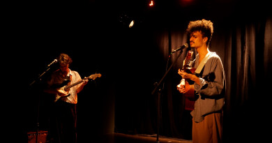 João Denovaro e Candioco levam parceria de longa data ao palco em show no Teatro SESI Rio Vermelho João Denovaro e Candioco levam parceria de longa data ao palco em show no Teatro SESI Rio Vermelho