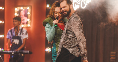 Sucesso de público com todas as sessões esgotadas, musical sobre arrocha ganha nova temporada em Salvador