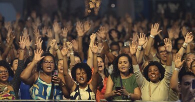 Tuca Fernandes, Buja Ferreira e o cantor coreano Junho Chu estão entre as atrações deste fim de semana da Festa de Santa Dulce dos Pobres Tuca Fernandes, Buja Ferreira e o cantor coreano Junho Chu estão entre as atrações deste fim de semana da Festa de Santa Dulce dos Pobres