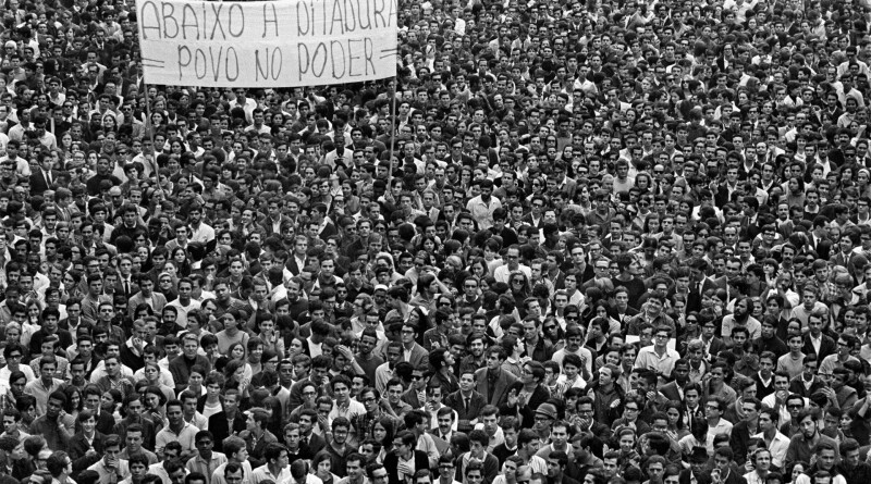 1---Passeata-dos-Cem-Mil-no-Rio-de-Janeiro_foto