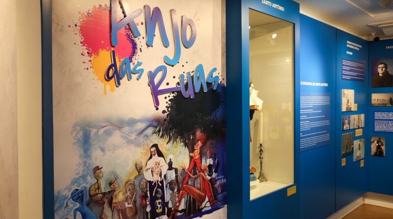 Exposição Anjo das Ruas (1)