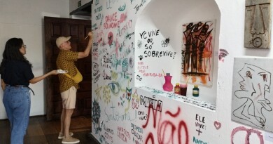 Exposição “O Corpo Liberto”, no Solar Ferrão, traz parede artística interativa