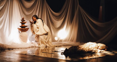 O Centro Cultural Ensaio disponibiliza ingressos gratuitos para estudantes de teatro em apresentação de “ Lady  Macbeth Página 1606 do livro…” no Teatro FARESI