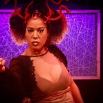 Vika Mennezes leva espetáculo “Mukunã: do fio à raiz” ao Cine-Theatro Cachoeirano