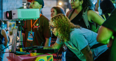 Salvador recebe instalação audiovisual inédita em um saveiro