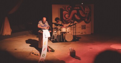 Alex Simões leva Poeformance, livro E oficina para três territórios da Bahia em outubro Alex Simões leva Poeformance, livro E oficina para três territórios da Bahia em outubro